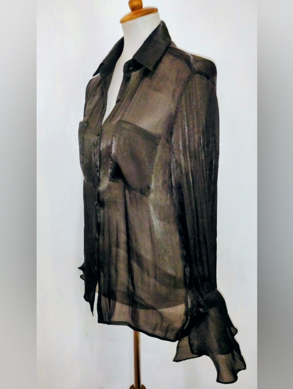SHEER FLUTTER CUFF BLOUSE